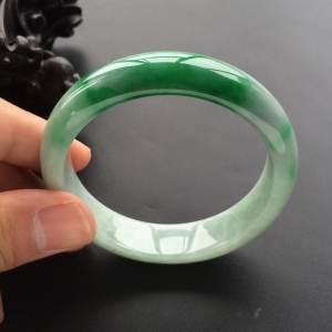 (超值推荐)糯冰种飘翠手镯(58.5mm)