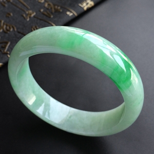 (超值推荐)糯冰种飘翠手镯(59.1mm)