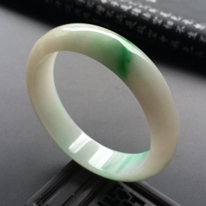 (超值推荐)糯冰种飘翠手镯(59.2mm)