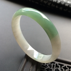 (超值推荐)糯冰种晴水手镯(58.4mm)