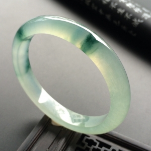 （超值推荐）冰种飘花贵妃镯（56.1mm-49.7mm）