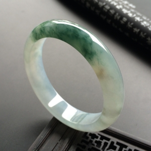 （超值推荐）糯冰种飘花手镯（57.1mm）