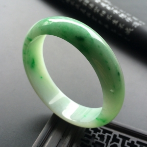 （超值推荐）糯冰种飘翠手镯（56.4mm）