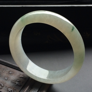 （超值推荐）糯冰种飘花手镯（55.7mm）