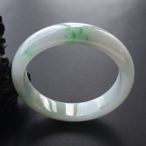 (超值推荐)糯冰种飘翠手镯(55.5mm)