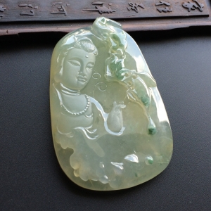 （超值推荐）冰种飘花略带淡黄翡观音头挂件