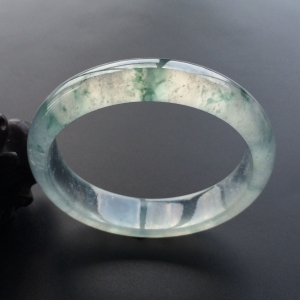 (超值推荐)冰玻种飘花贵妃镯(59.2mm-51mm)