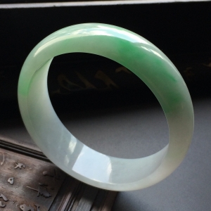 （超值推荐）糯冰种飘翠手镯（55.7mm）