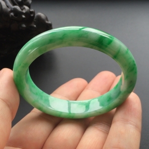 (超值推荐)糯冰种飘翠贵妃镯(53.3mm-48mm)