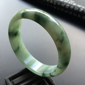 （超值推荐）糯冰种飘花手镯（59.1mm）