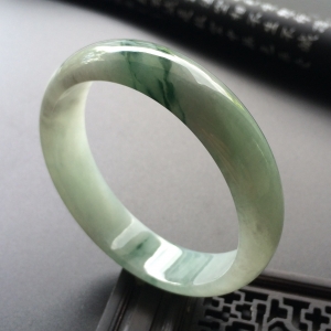 （超值推荐）糯冰种飘花手镯（56.1mm）