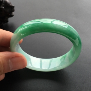 (超值推荐)糯冰种飘翠贵妃镯(56.5mm-50.2mm)