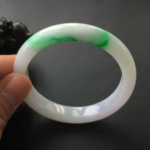 (超值推荐)糯冰种春带彩手镯(52.8mm)