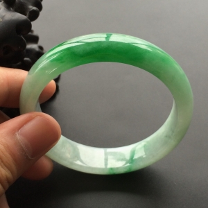 (超值推荐)糯冰种飘翠手镯(58.3mm)
