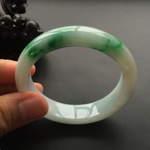 (超值推荐)糯冰种飘翠手镯(58.8mm)