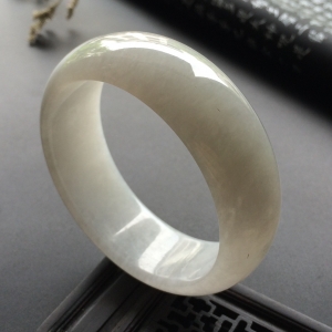 （超值推荐）糯冰种淡晴水手镯（54.6mm）