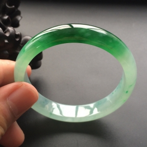 (超值推荐)糯冰种飘翠手镯(54.1mm)