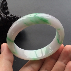 (超值推荐)糯冰种淡春带彩手镯(59.4mm)