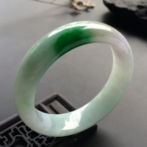 （超值推荐）糯冰种飘翠手镯（57.5mm）