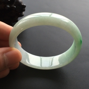 (超值推荐)糯冰种略飘翠贵妃镯(56.6mm-50.7mm)