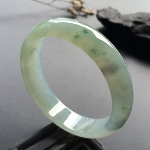 （超值推荐）糯冰种飘花手镯（57.6mm）