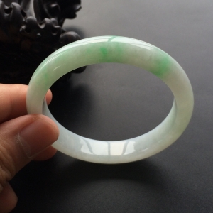 (超值推荐)糯冰种飘翠手镯(56.4mm)