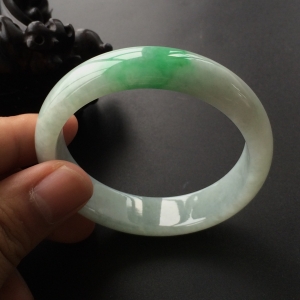 (超值推荐)糯冰种飘翠手镯(55.5mm)