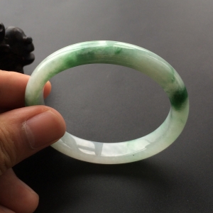 (超值推荐)糯冰种飘花贵妃镯(56.7mm-49.5mm)