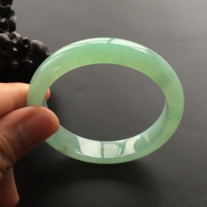 (超值推荐)糯冰种绿晴水手镯(55.5mm)
