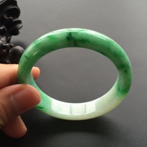 (超值推荐)糯冰种飘翠手镯(56.1mm)