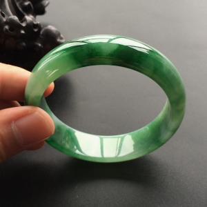 (超值推荐)糯冰种飘绿花手镯(58.5mm)