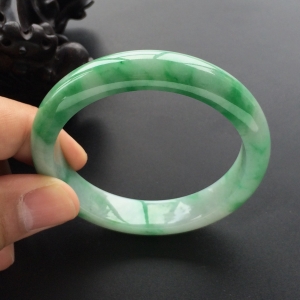 (超值推荐)糯冰种飘翠手镯(55.9mm)