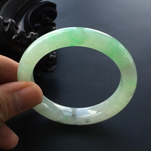 (超值推荐)糯冰种飘翠手镯(56.3mm)