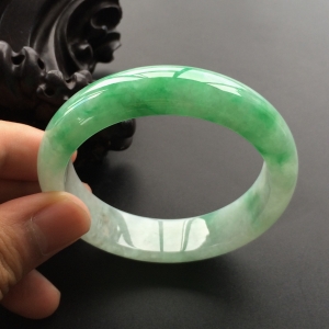 (超值推荐)糯冰种飘翠手镯(59.3mm)