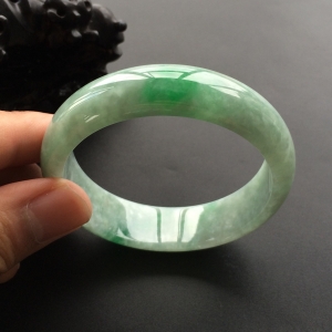 (超值推荐)糯冰种晴水略飘翠手镯(57.6mm)