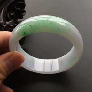 (超值推荐)糯冰种春带彩手镯(59.8mm)