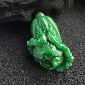 （超值推荐）糯冰种深绿白菜挂件
