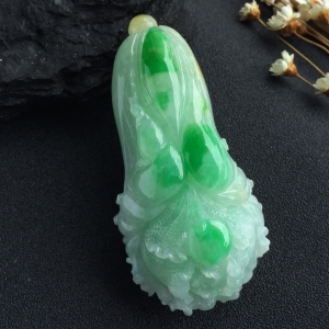 （超值推荐）糯冰种淡三彩白菜挂件/手玩