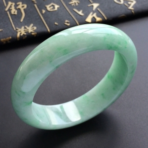 (超值推荐)糯冰种飘翠手镯(58mm)