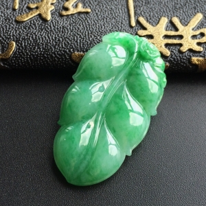 (超值推荐)糯冰种飘翠玉叶挂件