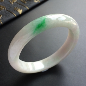 (超值推荐)糯冰种淡春带彩手镯(55.6mm)
