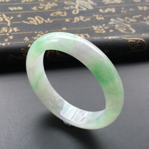 (超值推荐)糯冰种淡春带彩手镯(56mm)