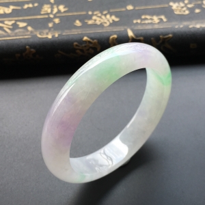 (超值推荐)糯冰种春带彩手镯(56mm)