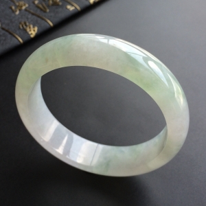 (超值推荐)糯冰种略飘花手镯(57.7mm)