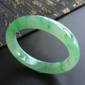 (超值推荐)糯冰种飘翠手镯(55.2mm)