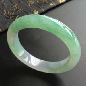 (超值推荐)糯冰种飘翠手镯(56.4mm)