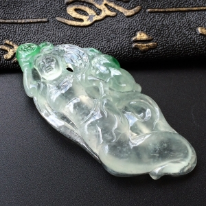 (超值推荐)冰种飘翠女蜗补天挂件