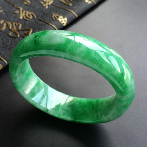 (超值推荐)糯冰种翠色贵妃镯(54.6mm-46.5mm)