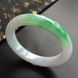 (超值推荐)糯冰种飘翠手镯(56.7mm)