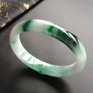 （超值推荐）糯冰种飘花贵妃镯(55.1mm-46.7mm)